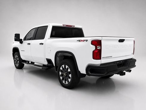 Used 2021 Chevrolet Silverado 2500 Custom w/ Custom Value Package AWD/4WD image 3