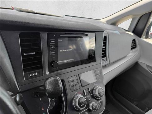 Used 2015 Toyota Sienna LE FWD image 14