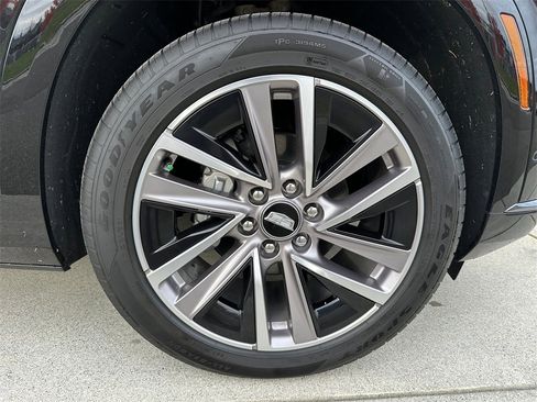 Used 2026 Cadillac Vistiq Sport image 9