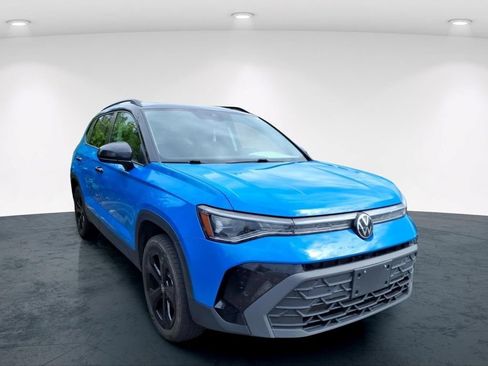 Used 2025 Volkswagen Taos SE AWD/4WD image 11