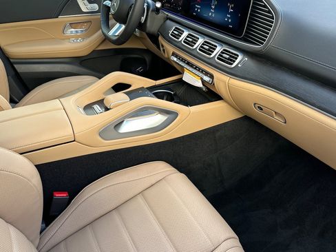 New 2026 Mercedes-Benz GLS 580 4MATIC image 16