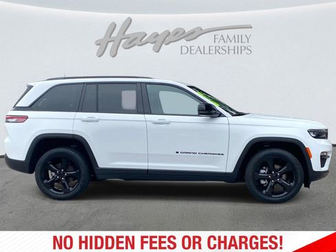 Used 2024 Jeep Grand Cherokee Limited w/ Black Appearance Package AWD/4WD image 2