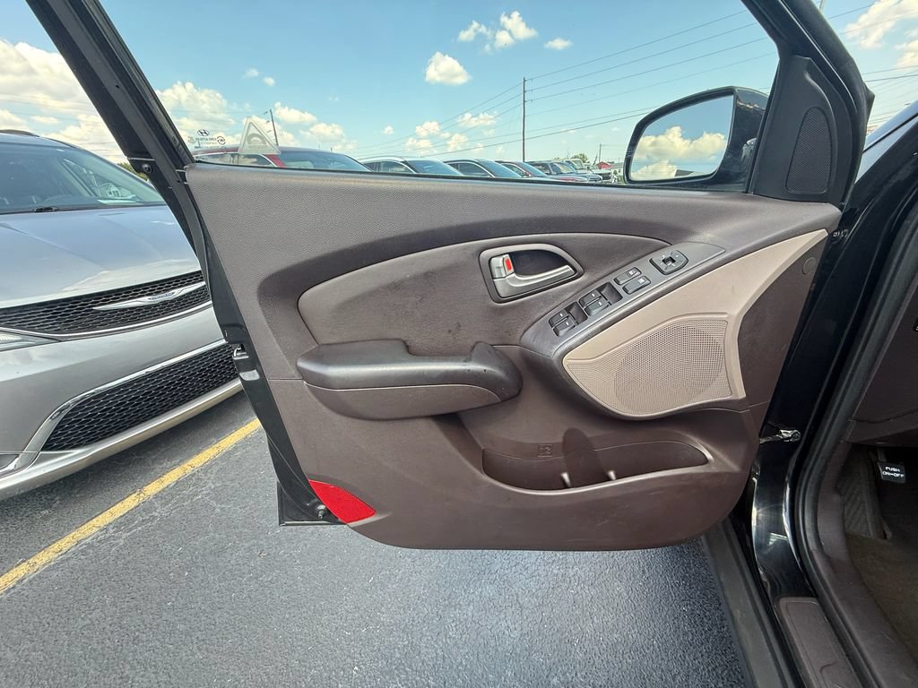 Used 2010 Hyundai Tucson GLS w/ Popular Equipment Pkg 2 FWD image 11