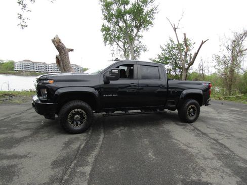 Used 2021 Chevrolet Silverado 2500 Custom w/ Custom Value Package AWD/4WD image 3