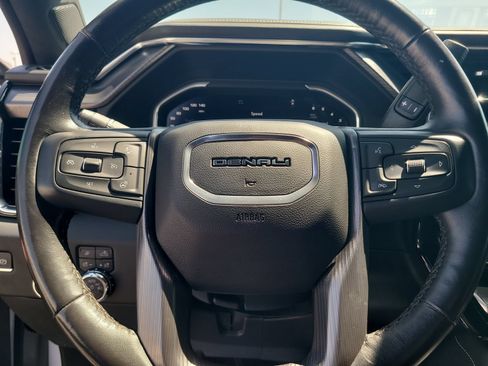 Used 2024 GMC Sierra 2500 Denali Ultimate AWD/4WD image 13