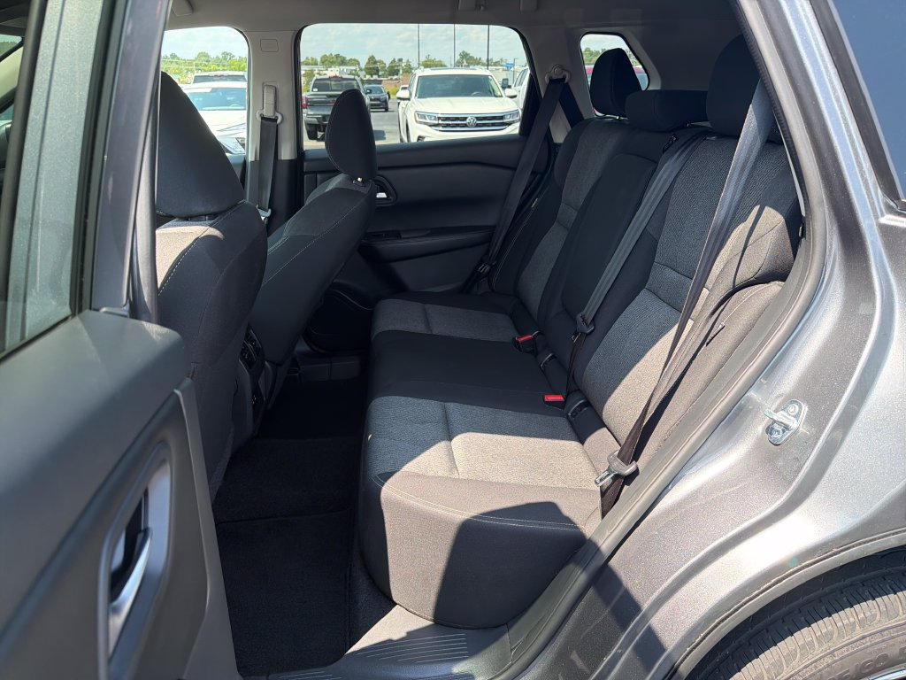 Used 2024 Nissan Rogue SV AWD/4WD image 14
