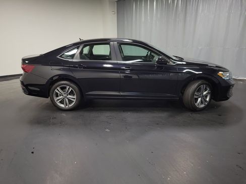 Used 2024 Volkswagen Jetta SE FWD image 9