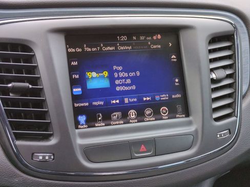 Used 2015 Chrysler 200 S w/ Navigation & Sound Group I image 33