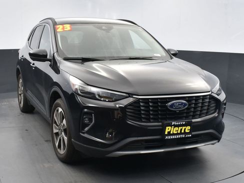 Used 2023 Ford Escape Platinum image 9