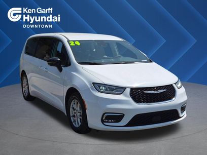 Used 2024 Chrysler Pacifica Touring-L