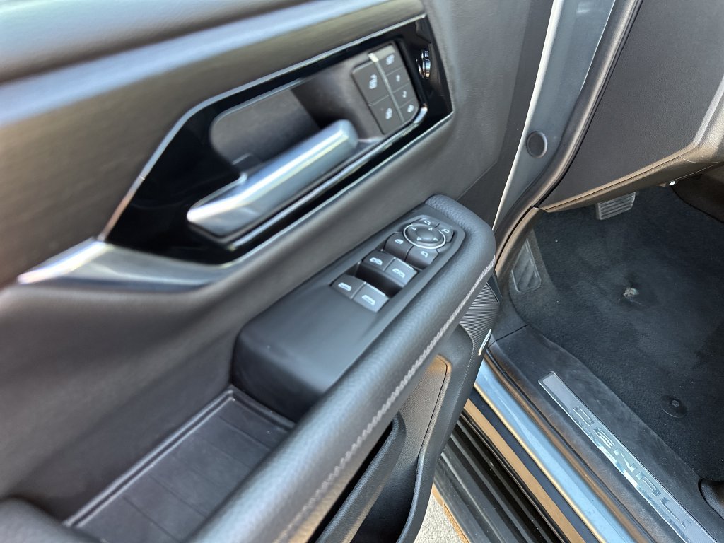 Used 2025 GMC Yukon XL Denali AWD/4WD image 15