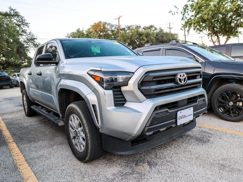 Used 2025 Toyota Tacoma SR RWD image 6