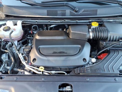 Certified 2024 Chrysler Pacifica Touring-L image 30