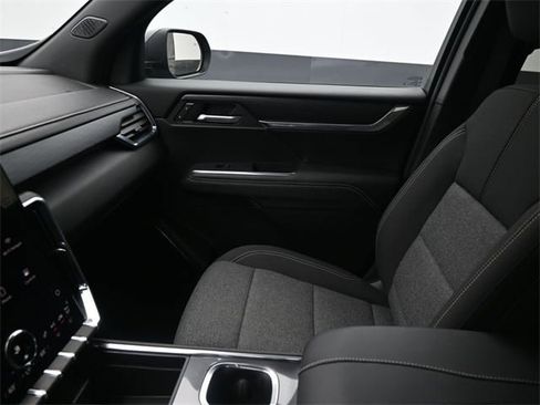 Used 2025 GMC Acadia Elevation image 13