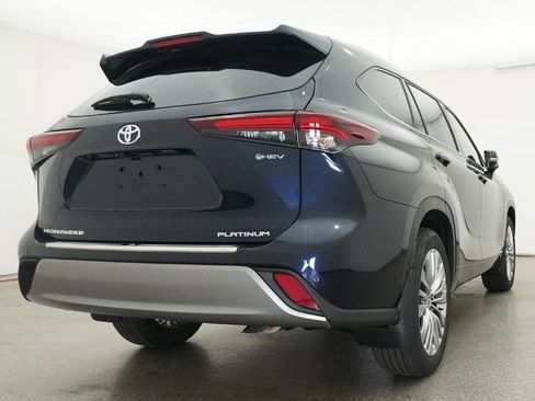 New 2026 Toyota Highlander Platinum image 18