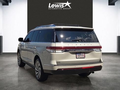 Used 2022 Lincoln Navigator Reserve AWD/4WD image 3