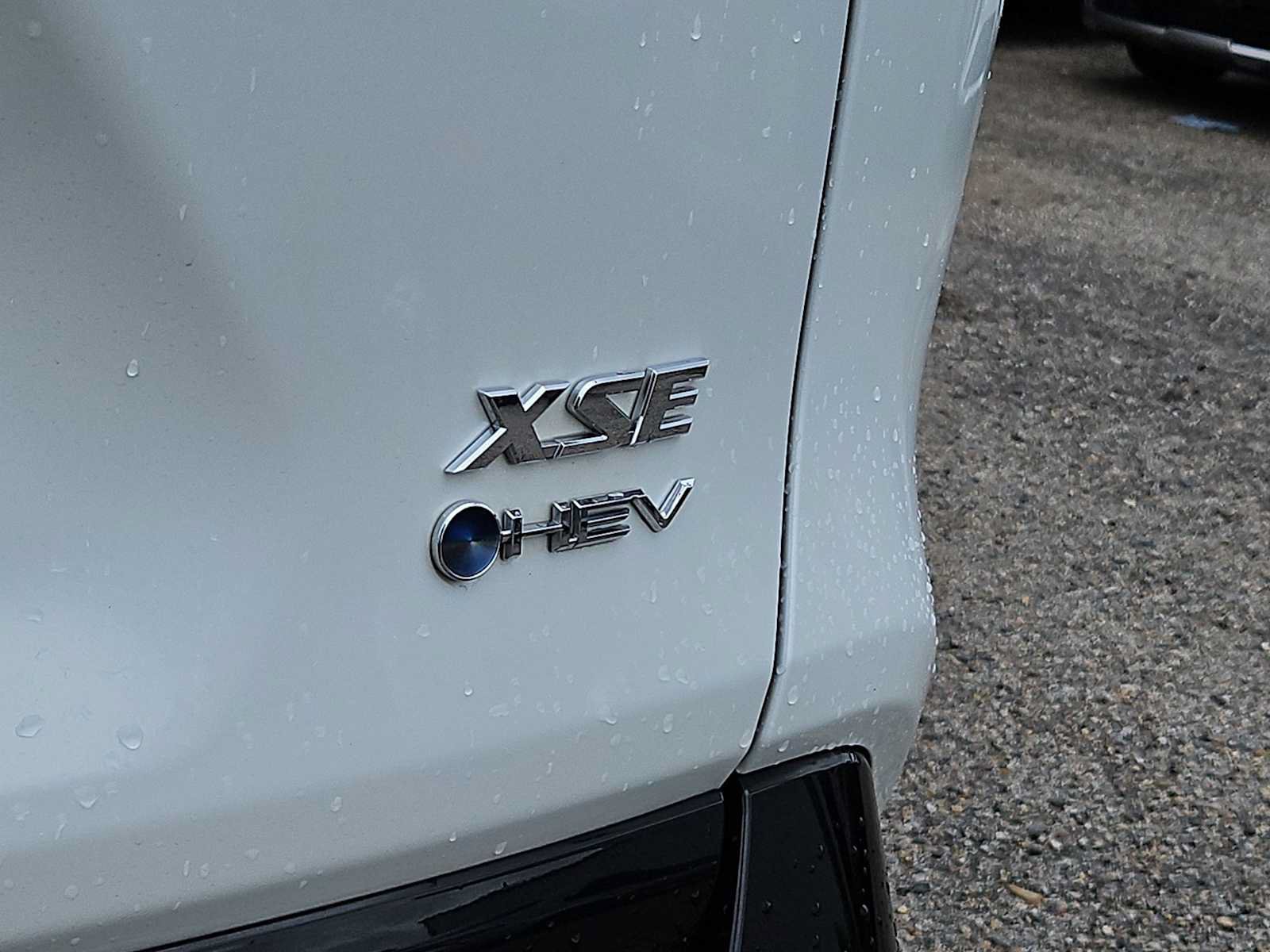 Used 2025 Toyota RAV4 XSE AWD/4WD image 11