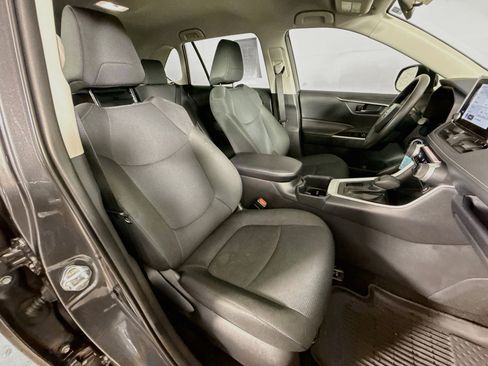 Used 2025 Toyota RAV4 LE FWD image 33
