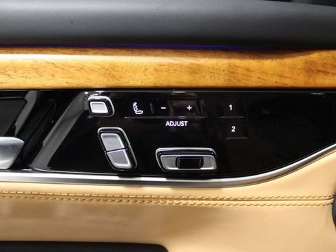 Used 2022 Jeep Grand Wagoneer Series III image 18