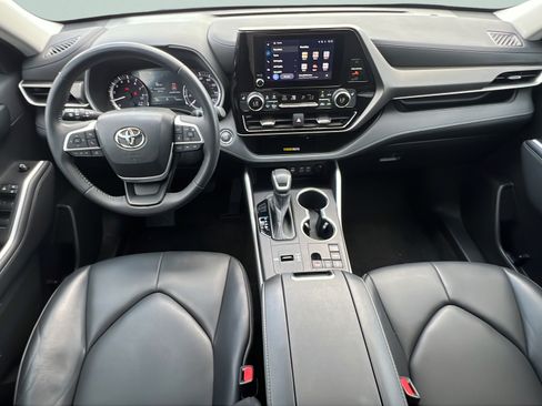 Used 2023 Toyota Highlander XLE FWD image 11