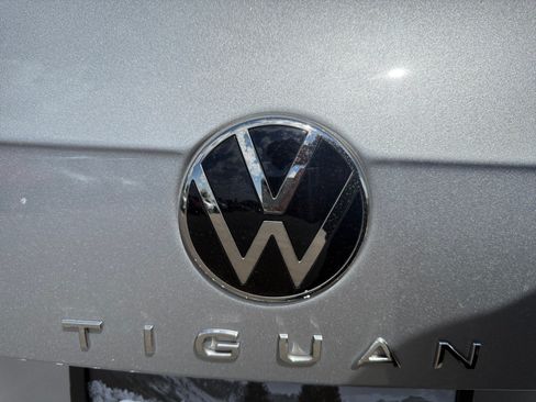 Used 2023 Volkswagen Tiguan SE AWD/4WD image 22