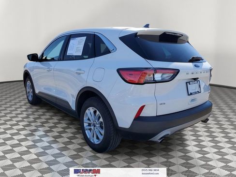 Used 2020 Ford Escape SE image 3