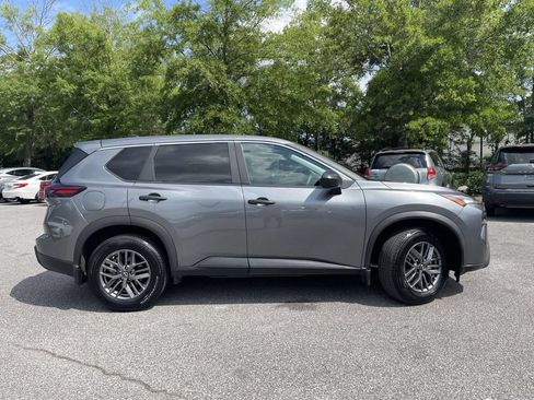Used 2025 Nissan Rogue S FWD image 2