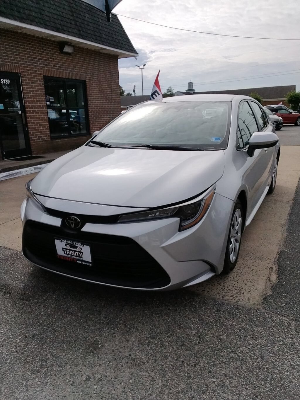 Used 2024 Toyota Corolla LE FWD image 1
