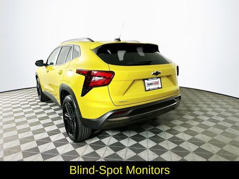 Used 2024 Chevrolet Trax ACTIV w/ Sunroof Package image 7