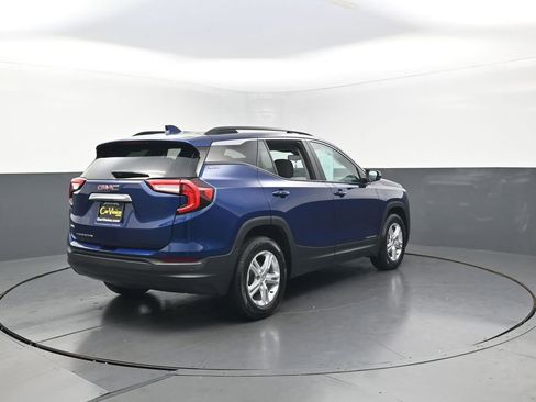 Used 2023 GMC Terrain SLE w/ Driver Convenience Package FWD image 5