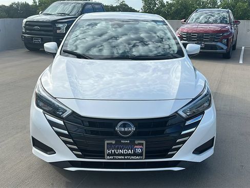 Used 2025 Nissan Versa SV w/ Trunk Package FWD image 7
