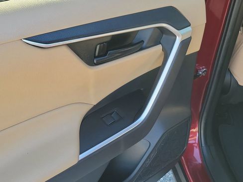 Used 2022 Toyota RAV4 LE image 44