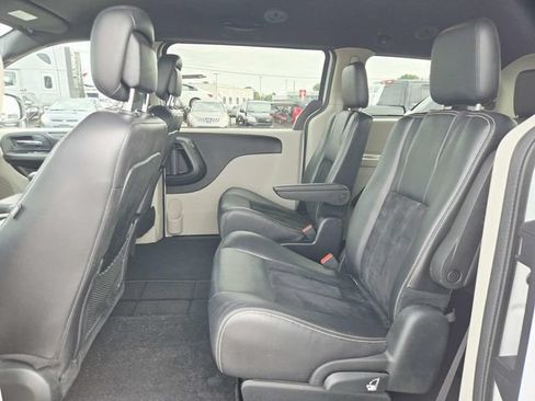Used 2018 Dodge Grand Caravan SXT FWD image 9