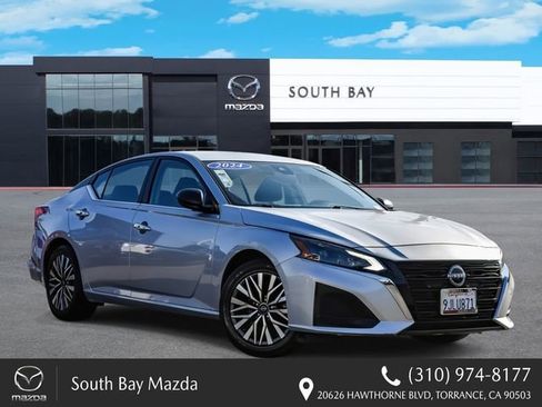 Used 2024 Nissan Altima 2.5 SV FWD image 1
