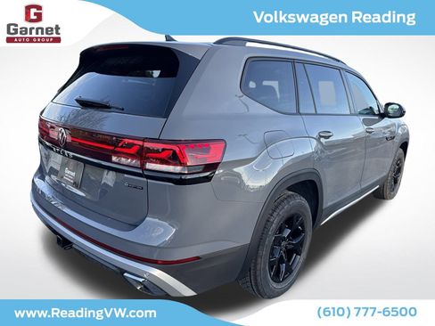 New 2026 Volkswagen Atlas Peak Edition image 5