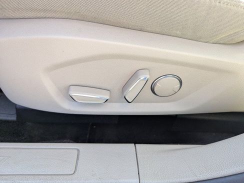 Used 2017 Ford Fusion SE FWD image 12