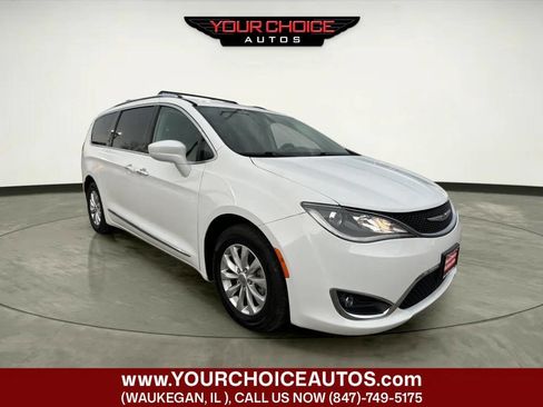 Used 2018 Chrysler Pacifica Touring-L FWD image 7