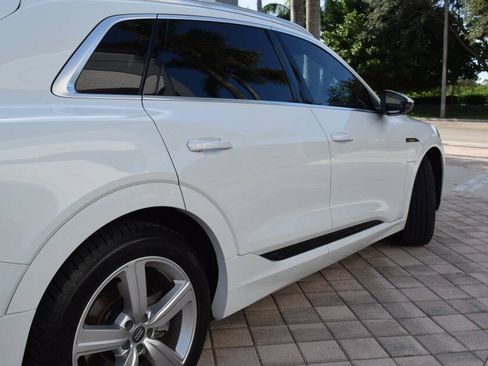 Used 2019 Audi e-tron Prestige w/ Prestige Package AWD/4WD image 22