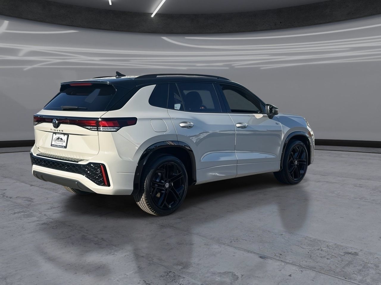 New 2026 Volkswagen Tiguan SE R-Line FWD image 5