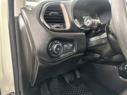 Certified 2023 Jeep Renegade Latitude image 21