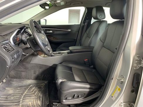 Used 2015 Chevrolet Impala LT w/ Convenience Package FWD image 4
