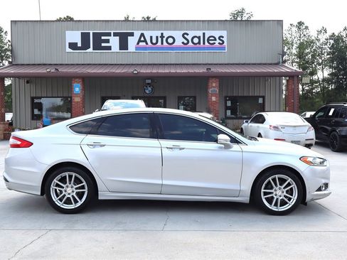 Used 2013 Ford Fusion SE FWD image 8