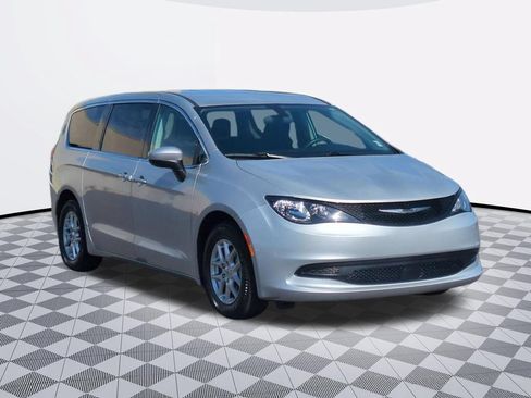 Used 2022 Chrysler Voyager LX FWD image 8