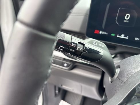 Used 2025 Kia Carnival SX Prestige FWD image 31