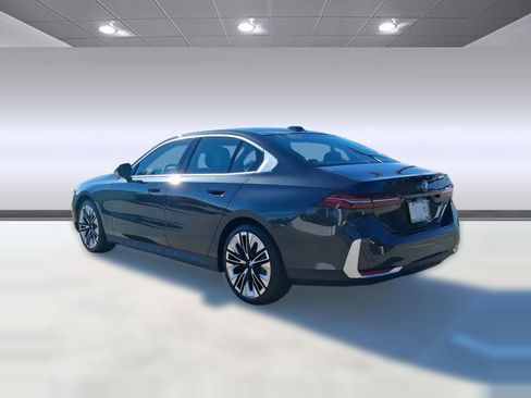 Used 2026 BMW 530i w/ Premium Package image 3