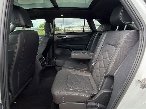 Used 2024 Volkswagen Atlas Cross Sport SE FWD image 34