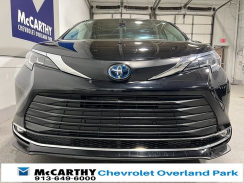 Used 2021 Toyota Sienna XLE w/ XLE Plus Package image 10