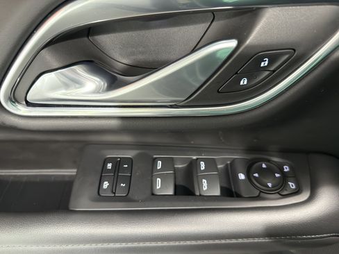 Used 2021 Chevrolet Suburban LT image 23