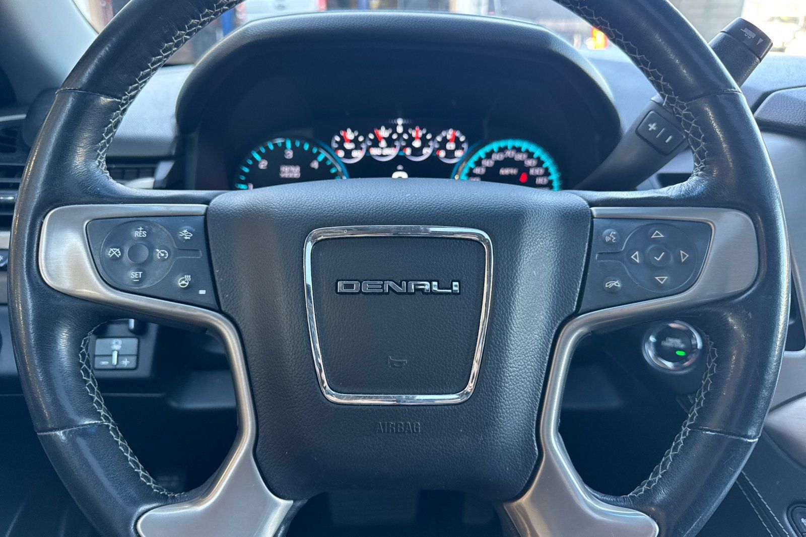 Used 2019 GMC Yukon Denali w/ Open Road Package AWD/4WD image 24