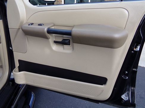 Used 2004 Ford Explorer Sport Trac XLT image 70